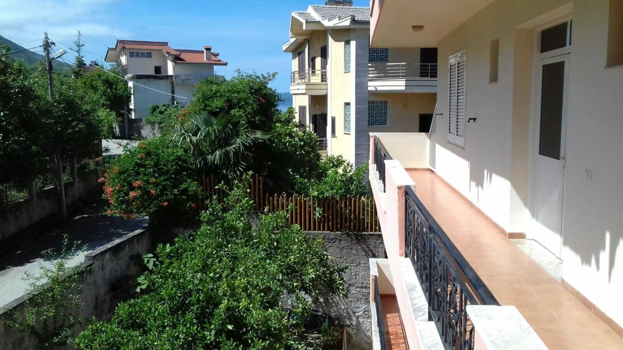 Vila Kristal Vlora エクステリア 写真